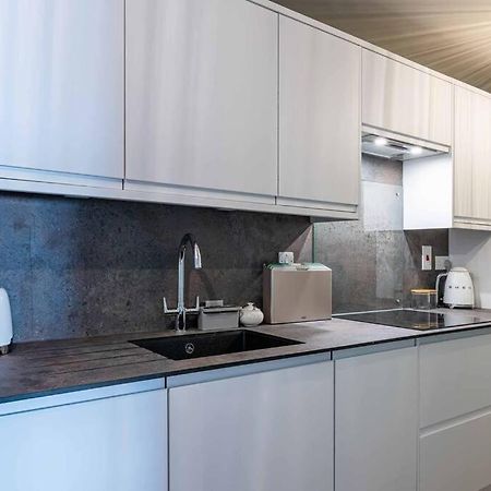 Modern, Relaxing 1 Bed Apartment Bath Exterior photo
